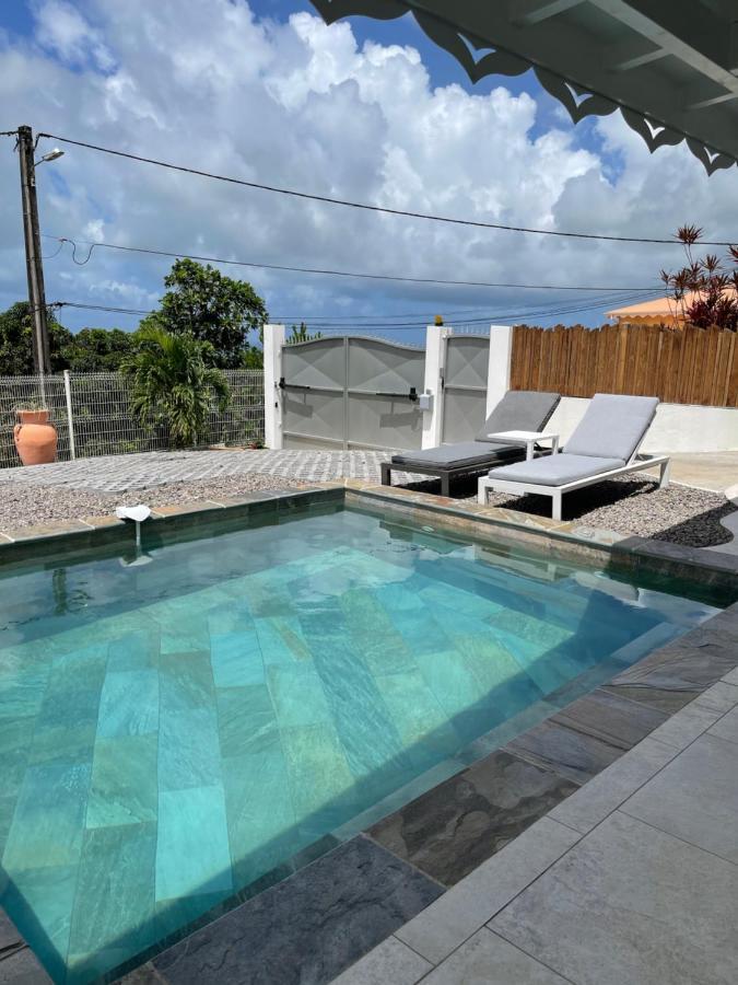 Les Appart Villa Sunbay Caraibes Avec Piscine Privative Vue Mer Et Montagne Le François المظهر الخارجي الصورة
