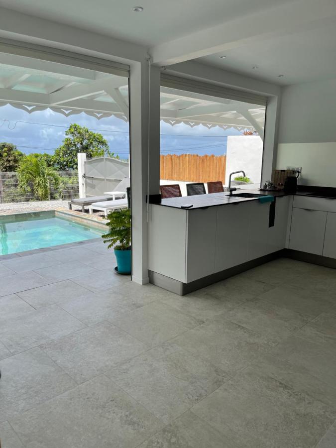 Les Appart Villa Sunbay Caraibes Avec Piscine Privative Vue Mer Et Montagne Le François المظهر الخارجي الصورة